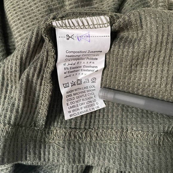 SHEIN Olive Green Long Sleeve Button-Up Women's Top Small - Picture 11 of 13